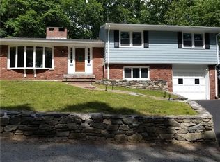 10 View St, Lincoln, RI 02865