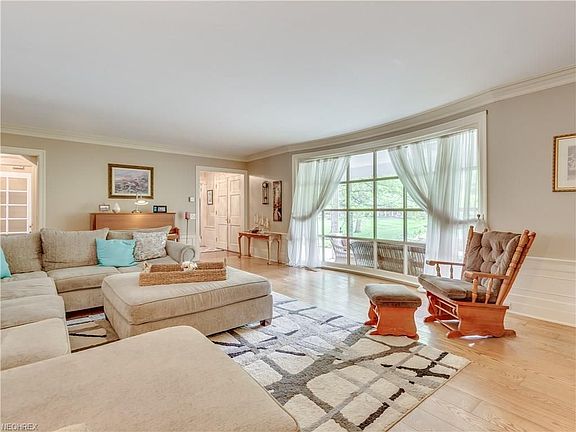 5th image of 2945 Croydon Dr NW