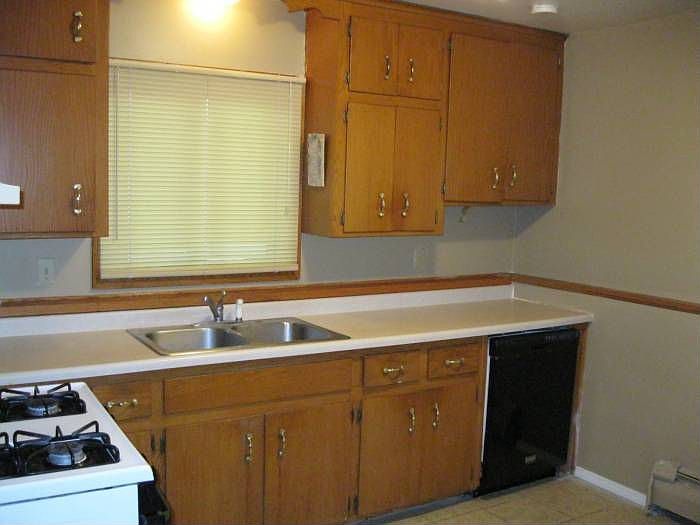 Kitchen w/ dishwasher