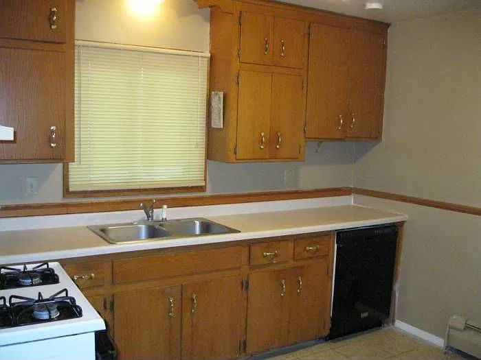 Kitchen w/ dishwasher