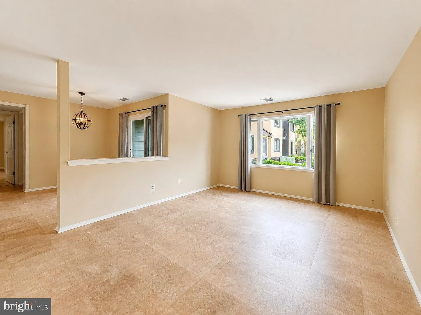 2 bed, 1.0 bath, 964 sqft, $2,280 — Photo 2