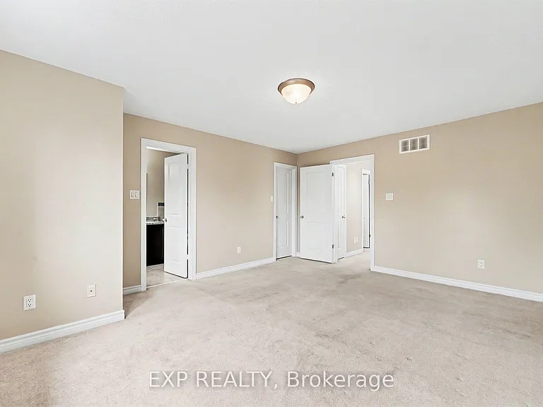 472 Temiskaming Cres — Photo 16