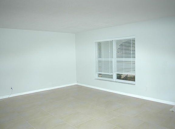 4th image of 1369 Dexter Dr E