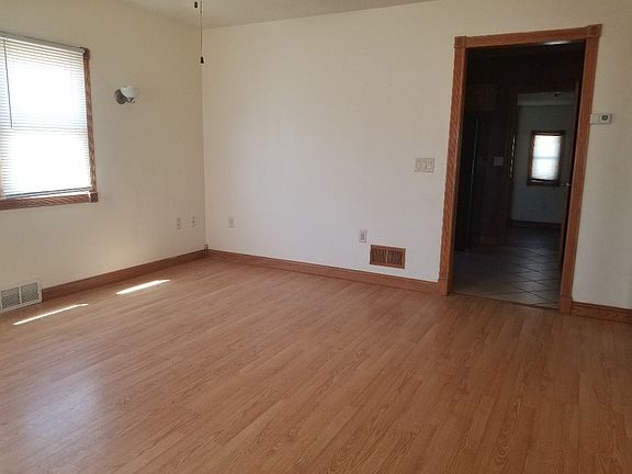 3rd image of 1016 N Walnut St