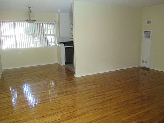 4th image of 3711 Mentone Ave APT 1