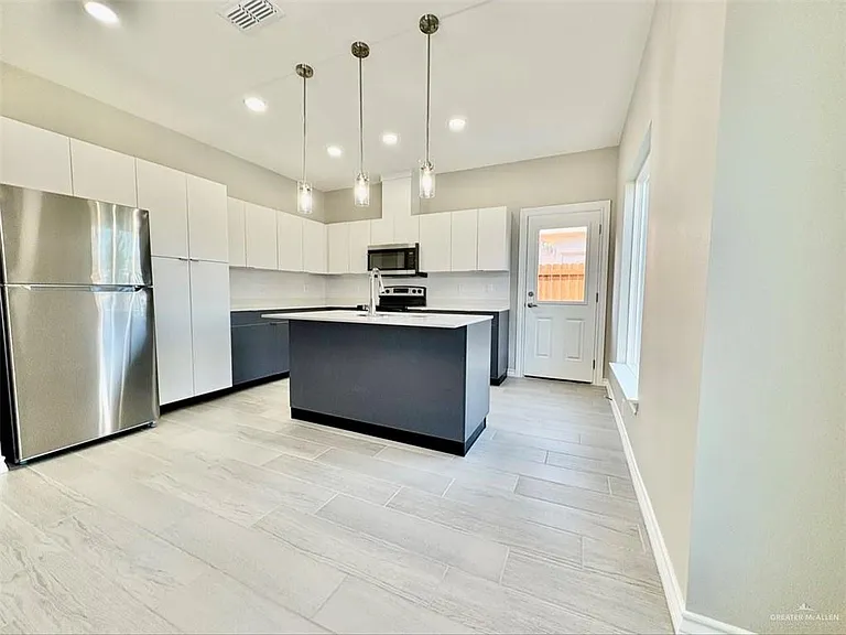 1413 S Yankton St #1 — Photo 4