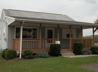 1060 Aetna Dr, Ellwood City, PA 16117