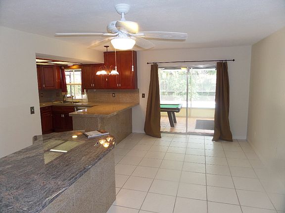 5th image of 607 SE Crescent Ave