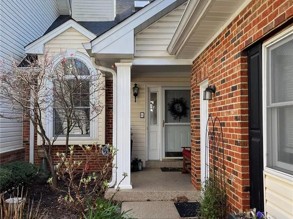 7318 Westover Colonial Ln, Saint Louis, MO 63119