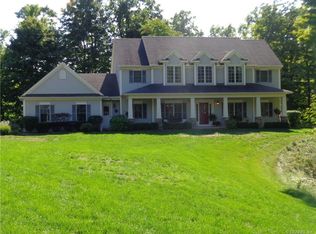 21 Hunt Club Dr, Honeoye Falls, NY 14472