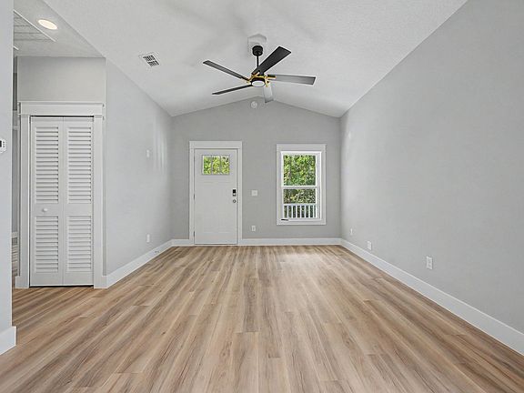 4th image of 1016 W 15th St