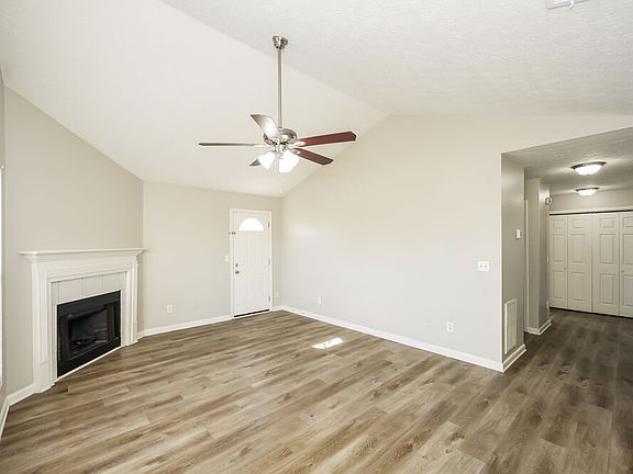 5th image of 220 Willow Springs Dr