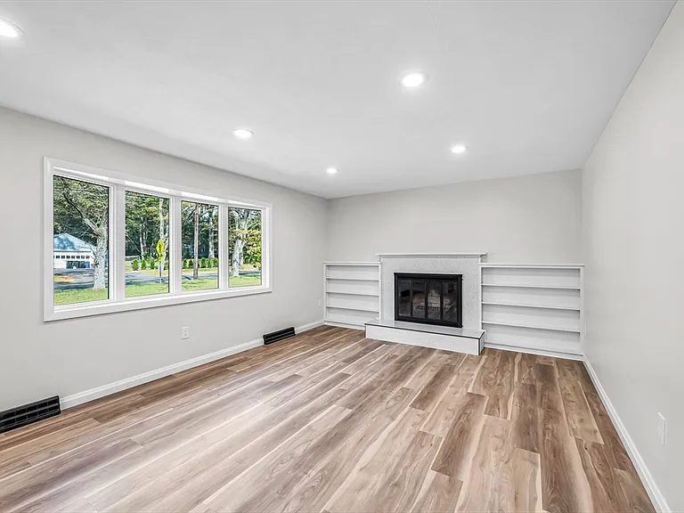 557 Maple Rd #1 — Photo 23