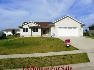 455 Erusha Dr NE, Walford, IA 52351