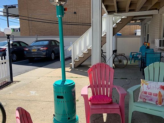 5th image of 830 E Broadway APT 103
