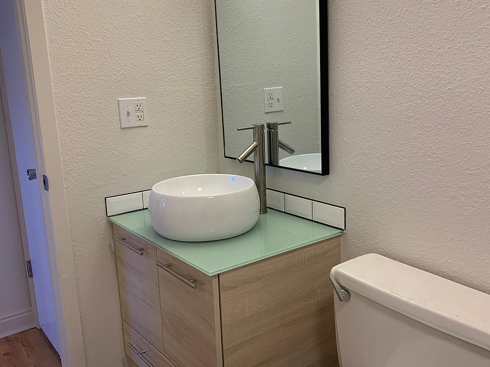 Half bath with energy efficient laundry