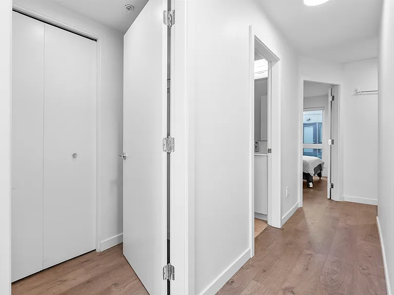 2551 Kingsway #502 — Photo 14