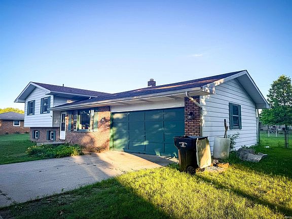 3rd image of 26388 Harrison Rd