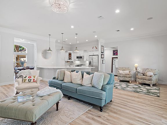 4th image of 285 Tequesta Dr