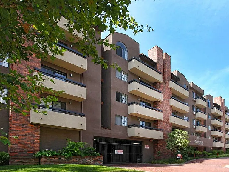 Savoy West Apartments — Photo 14