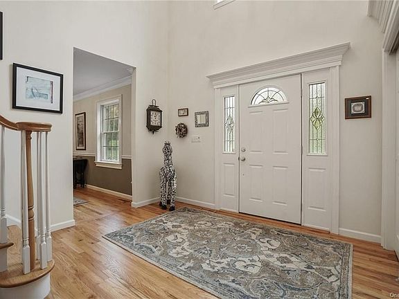 4th image of 50 Lindy Dr
