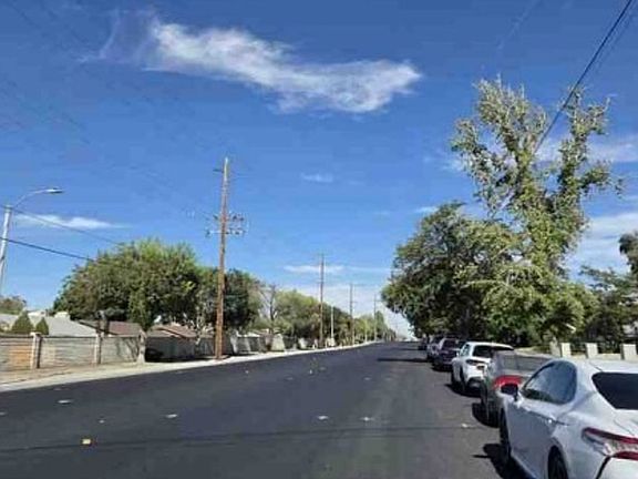 Exterior Neighborhood (street photo)