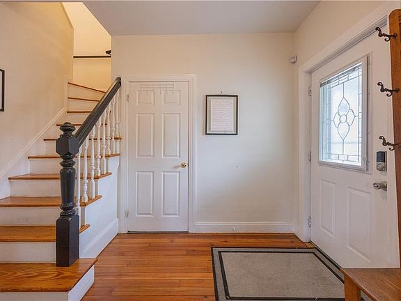 3rd image of 16 Malvern Ave