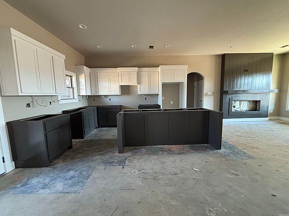 4th image of 744 Grand Valley Loop