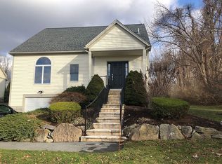 95 Fairway Dr, Dartmouth, MA 02747