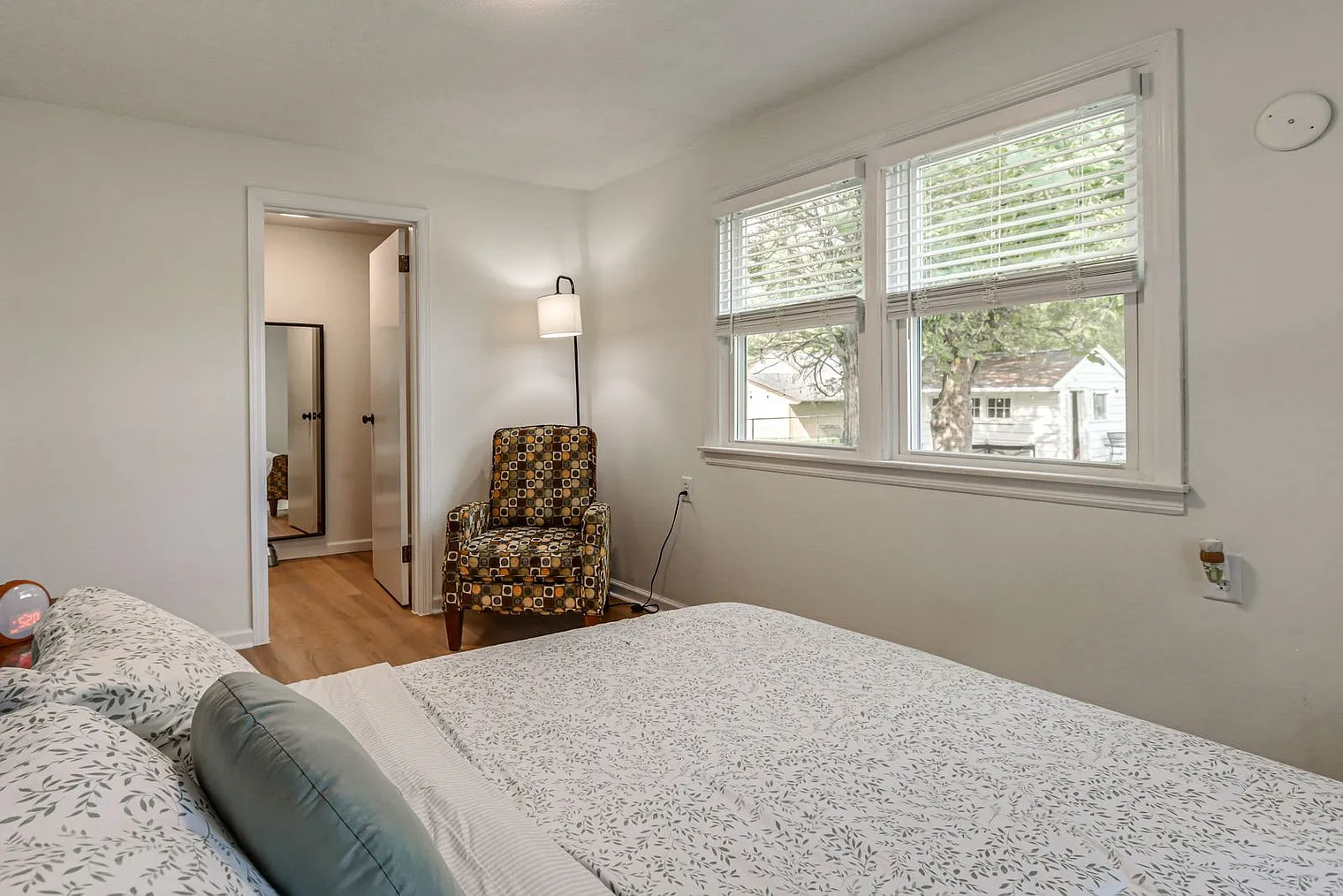 3 bed, 1.0 bath, 1636 sqft, $3,612 — Photo 4