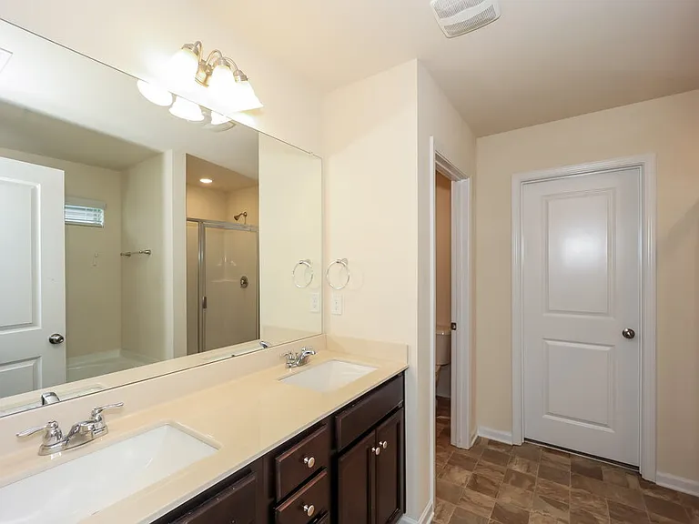 380 Hamilton Pointe Dr — Photo 13