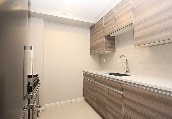 5th image of 482 Franklin Ave APT 4H