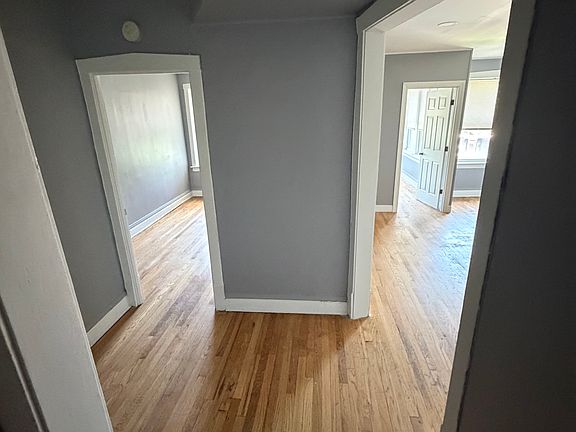 4th image of 3947 W Van Buren St