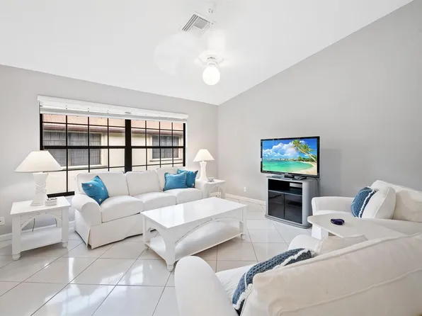 3258 Jog Park Dr, Greenacres, FL 33467