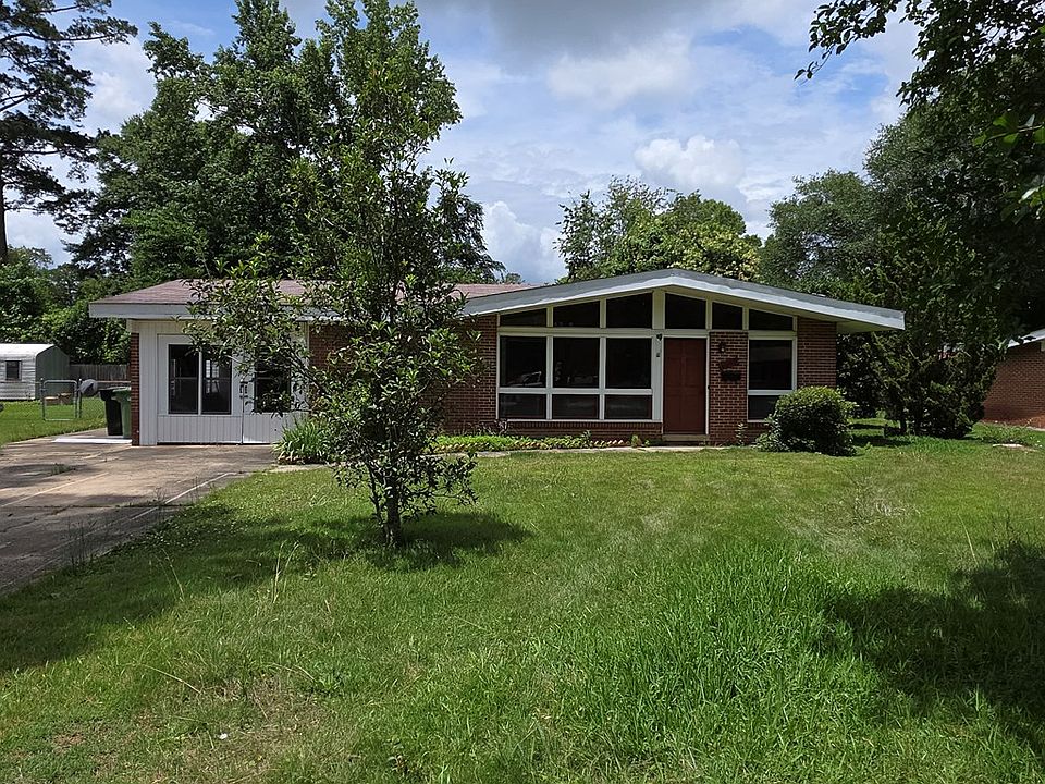 2nd image of 3023 Colonial Dr