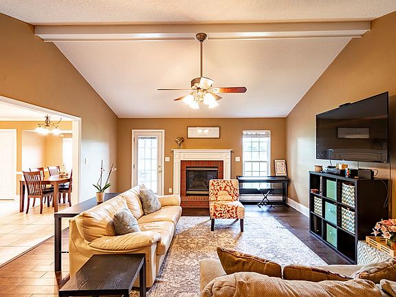 5th image of 227 Ambleside Dr