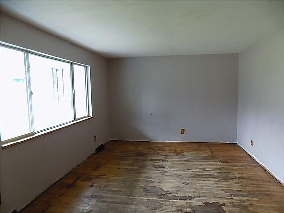 5th image of 366 W Broadway St
