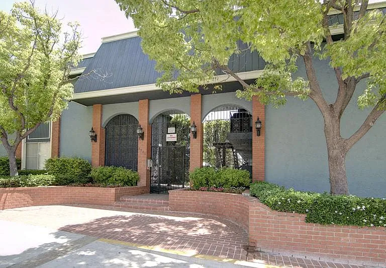 Casa De Helix Apartments — Photo 11