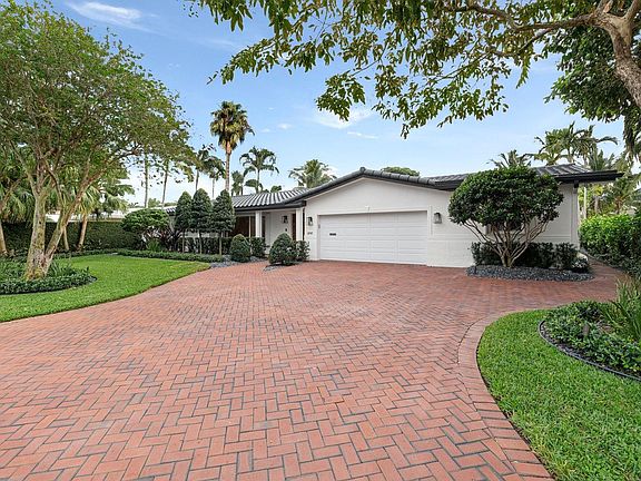 2nd image of 3010 NE 43 Street