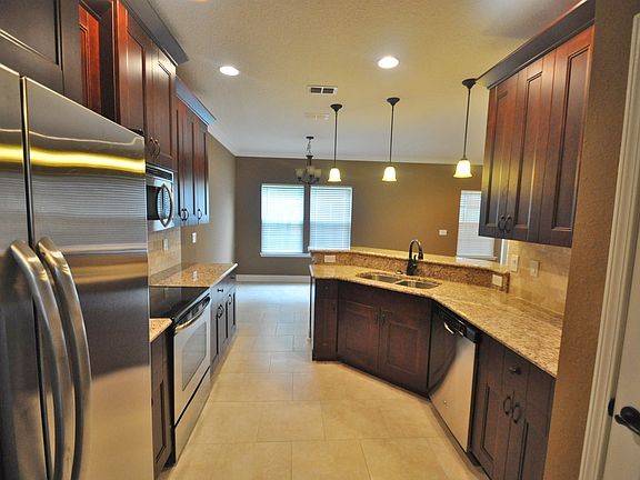 4th image of 822 S 10th Ave