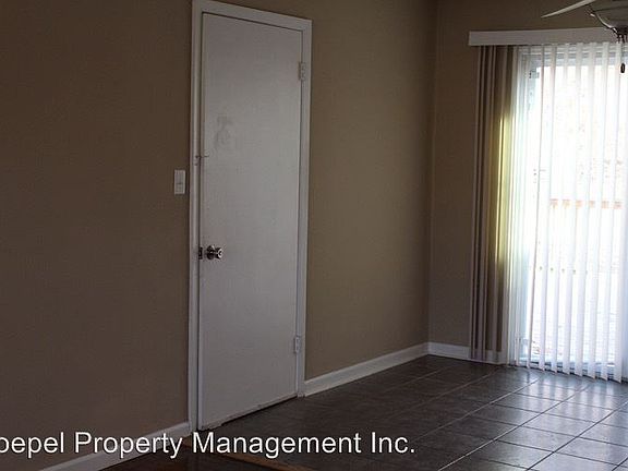 5th image of 611 N Westwood Ct