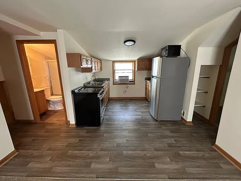 2433 S Austin St #UPPER — Photo 2