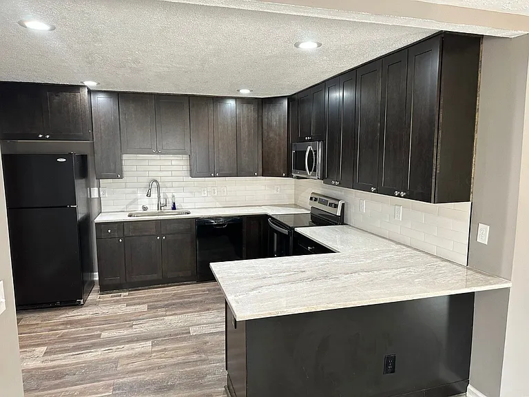 1545 Gaylor Dr SE — Photo 2