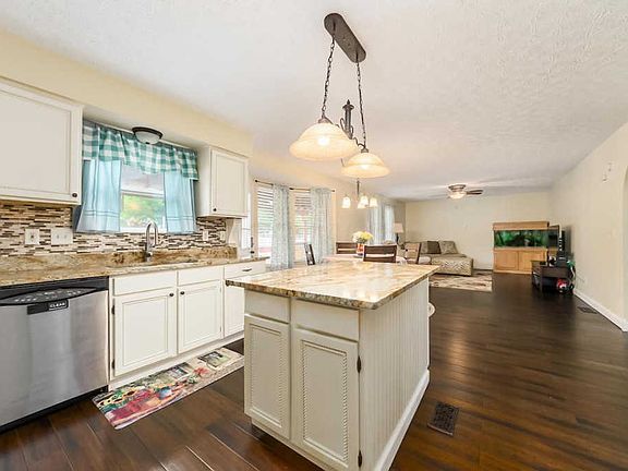 4th image of 5470 Bentonhurst Ct