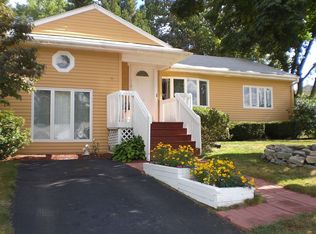 110 Edgewater Dr, Framingham, MA 01702