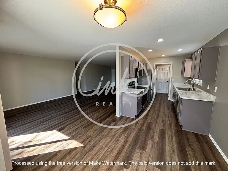 1320 E Marion Russell Dr — Photo 6