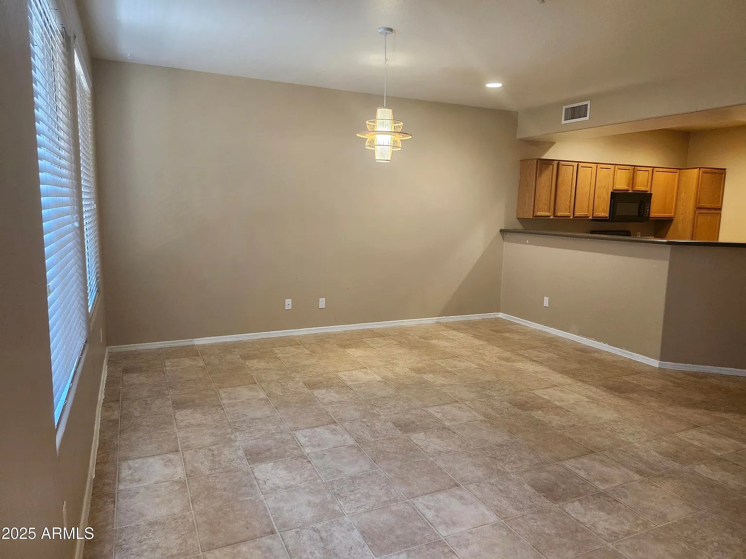 3 bed, 2.5 bath, 1457 sqft, $1,895 — Photo 3