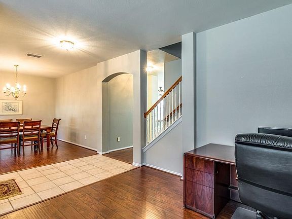 4th image of 5209 Forest Lawn Dr