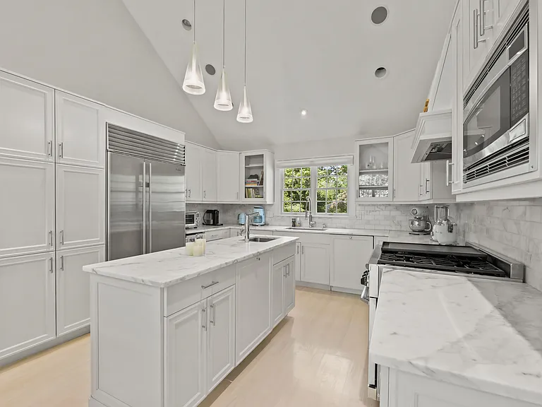 Baycrest Ave — Photo 11