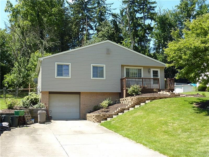 1st image of 3526 Woodlake Dr